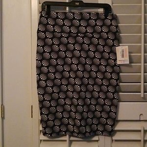 NWT Lularoe Black and Cream Cassie Skirt